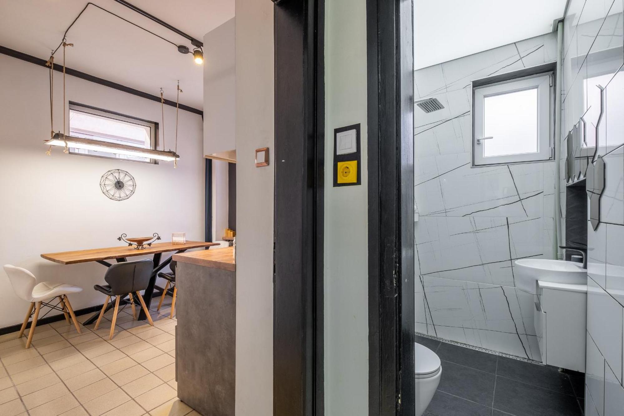 Modern , Spacious 2Br Apartment In Top Center Sofia Eksteriør bilde